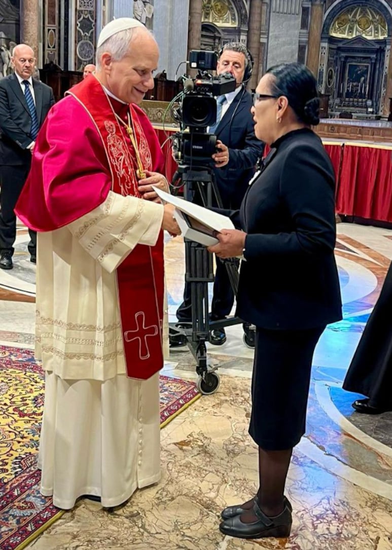 Rosa Icela Rodríguez visita al Papa