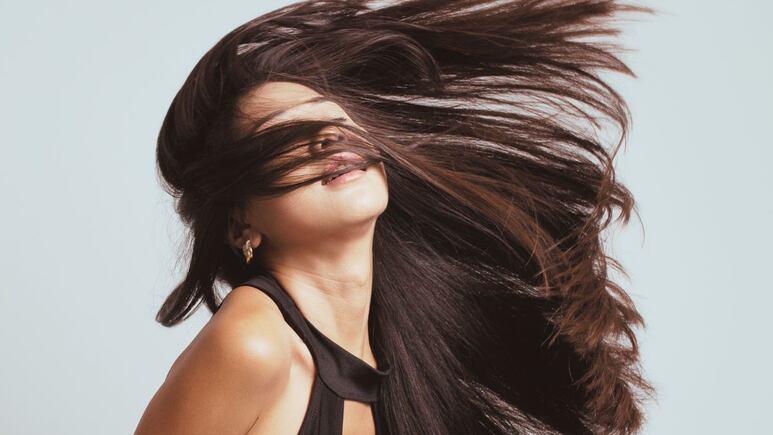 Tinte casero: Oscurece las canas en 10 minutos con 1 ingrediente de cocina