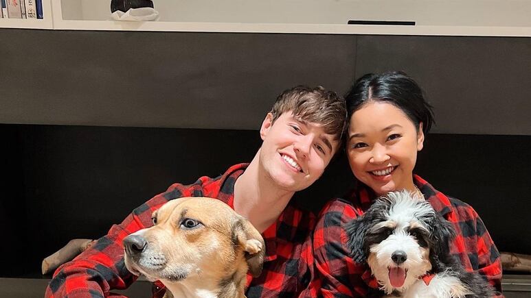 Lana Condor presume anillo de compromiso y anuncia boda con Anthony De La Torre