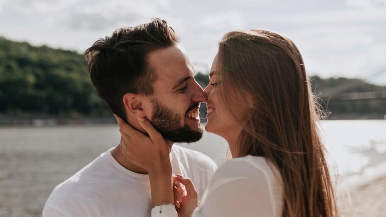 Horóscopos: ¿Cuáles son los signos zodiacales que enamoran a primera vista?