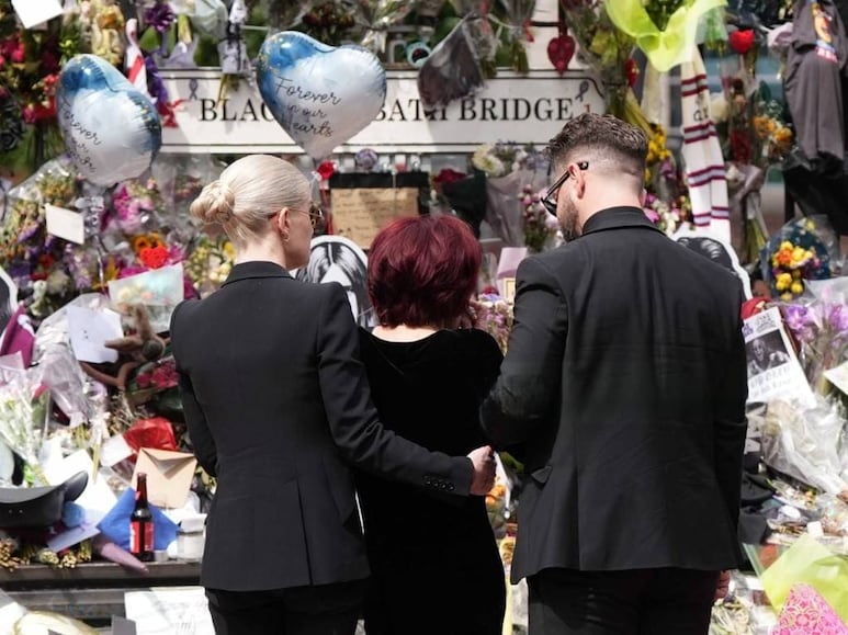 La familia Osbourne en el Black Sabbath Bridge