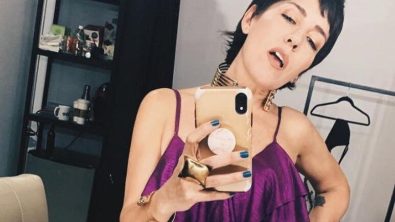 Stephanie Salas usa el vestido animal print que regala figura perfecta después de los 50