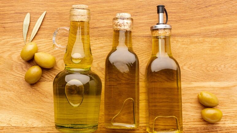 Así debes usar el aceite de oliva para quitar arrugas alrededor de la boca a los 27 y 30