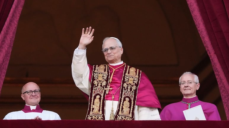 El significado detrás de la vestimenta del nuevo papa León XIV