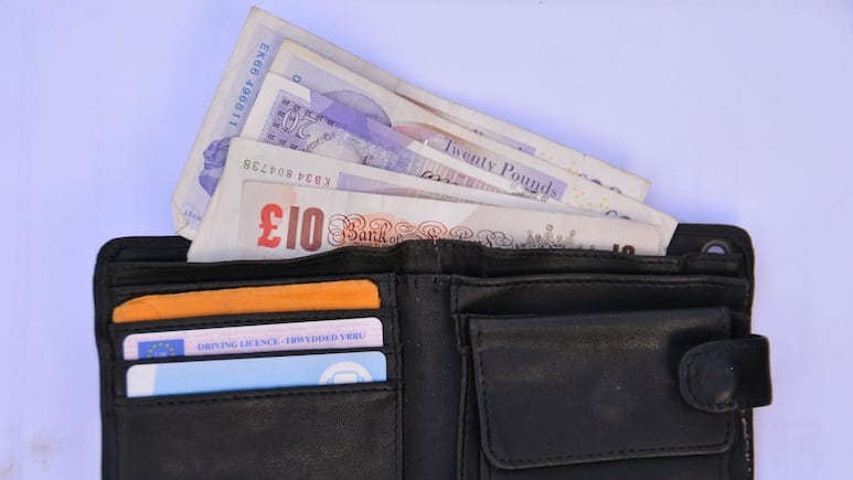 Feng shui: 3 cosas que debes cargar en tu cartera para atraer el dinero y la abundancia en 2023