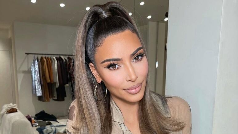 Kim Kardashian luce rubio platinado para morenas; la nueva tendencia blonde