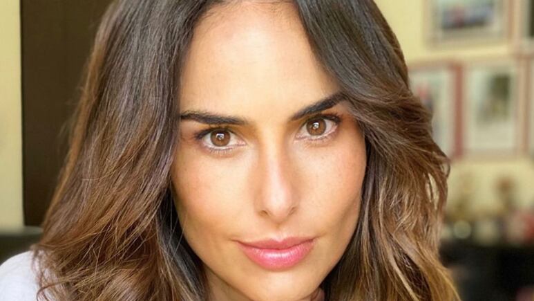 Ana Serradilla nos enseña 3 tips para elegir el minibikini que regala glúteos bonitos a los 44 y más