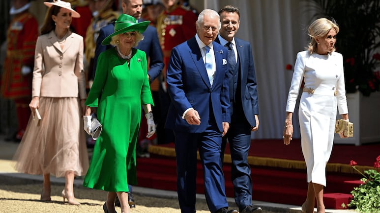 Kate Middleton en Dior rosa durante visita Macron