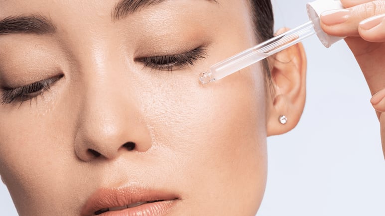 El aceite facial casero que elimina ojeras y rejuvenece tu mirada