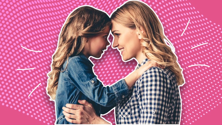Tendencia Mom Core: así se visten las mamás modernas este 2025