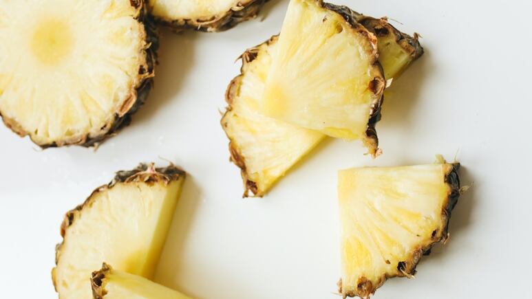 Contorno de ojos casero: Haz tu propia crema antiarrugas con agua de piña