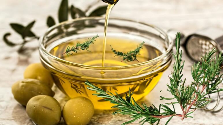 Las infusiones de plantas que debes evitar en la noche si quieres dormir y descansar