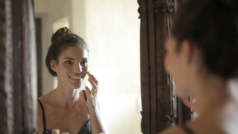 Exfoliante con aceite de oliva para tener un cutis suave después de los 40