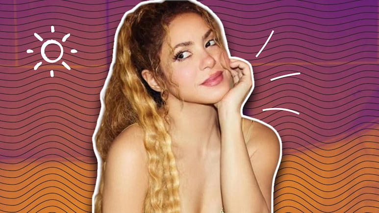Shakira en vestido amarillo transparente de tirantes finos