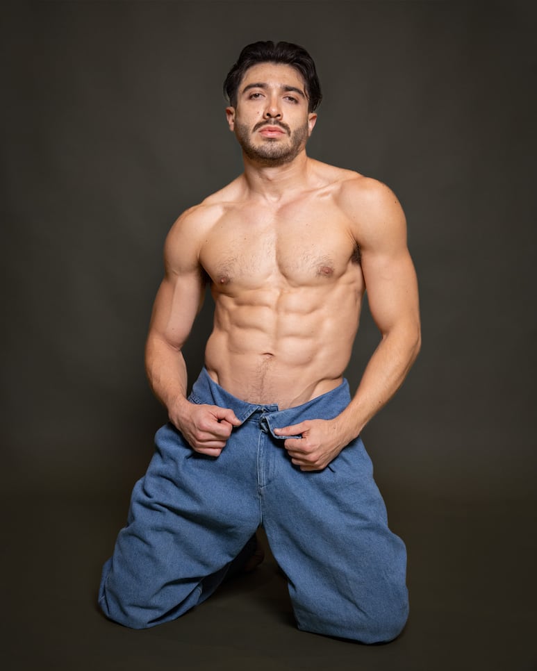 Talento: Axel Santos. Fotos: Loom producciones. Outfit: Mens Fashion.