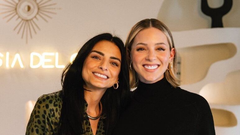 Aislinn Derbez le confiesa a Mariana Rodríguez que también perdió un bebé