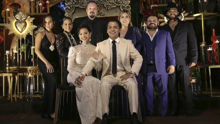 ¿Boda falsa? Denuncian irregularidades en el acta de matrimonio de Ángela Aguilar y Christian Nodal