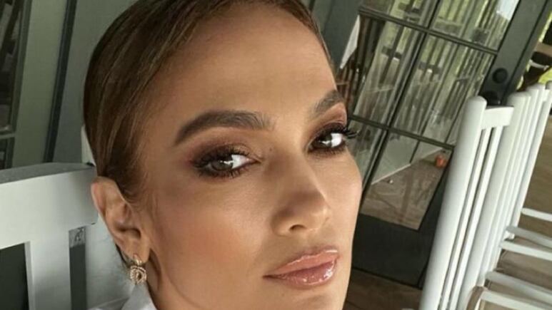 ¿Cómo rejuvenecer la mirada al INSTANTE? 5 tips de Jennifer Lopez para lograrlo