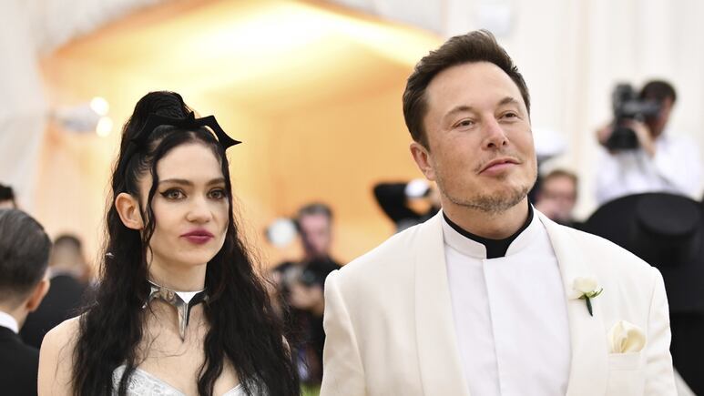 ¿Grimes le fue INFIEL a Elon Musk con Noah Centineo? Esto es lo que sabemos