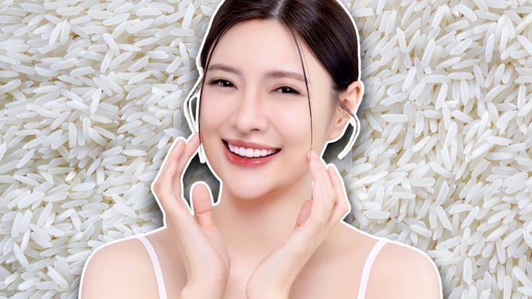 mujer coreana con piel clara y sin manchas