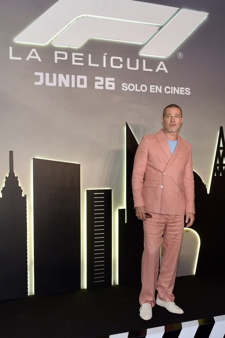 Brad Pitt reaparece en México con su icónico look rapado