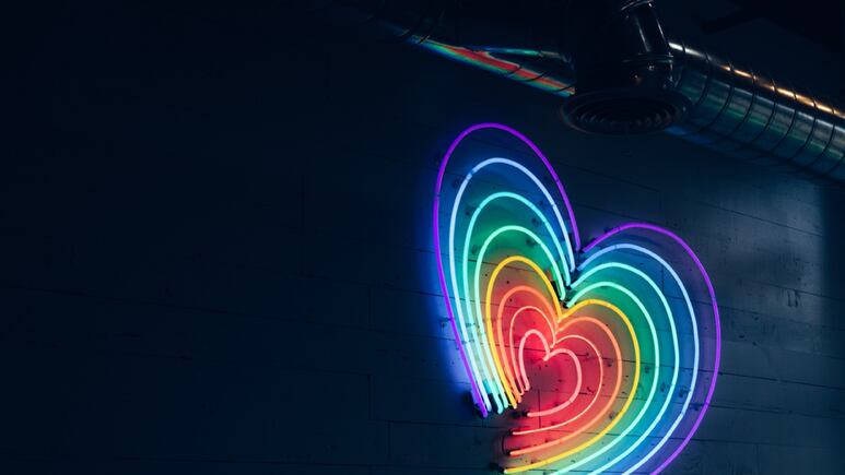 ¿Qué significan las siglas de la comunidad LGBTTTIQA+?