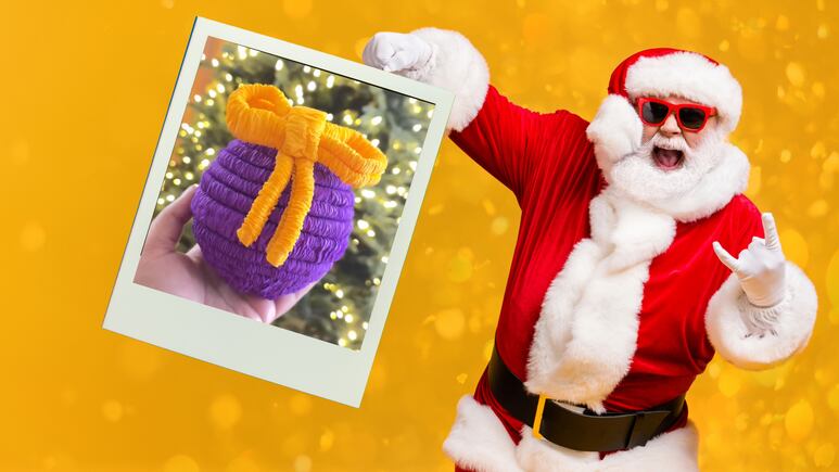 Abuelito muestra cómo hacer tus propias esferas de papel crepé para esta Navidad