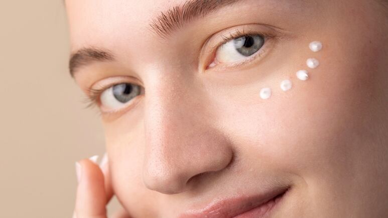 Haz el MEJOR contorno de ojos casero para rejuvenecer tu piel de forma natural en 1 noche