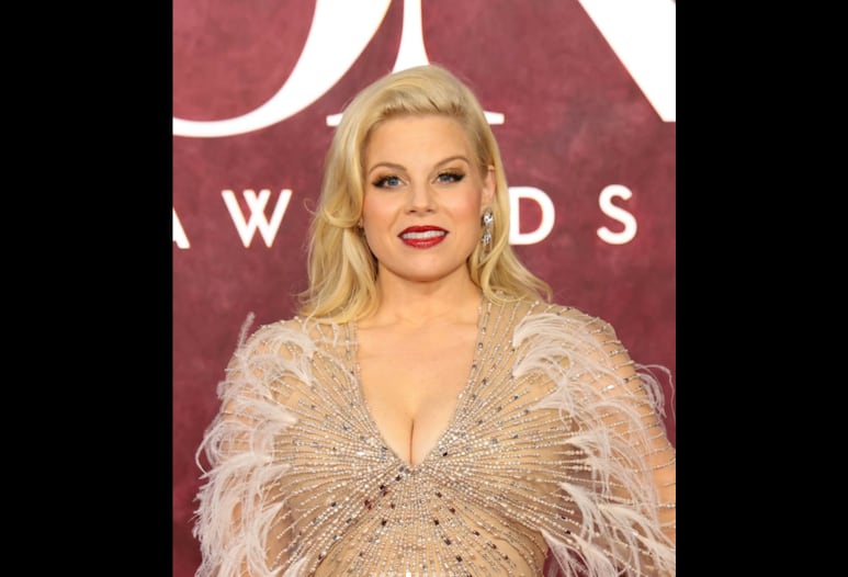 Megan Hilty apostó por el dramatismo y el brillo
