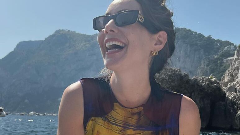 Abdomen plano a los 30: Camila Sodi hace 1 DIVERTIDO ejercicio