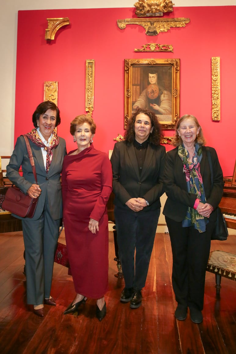 Guadalupe Gómez, Consuelo Espinoza, Consuelo Sáizar y Julia De la Fuente