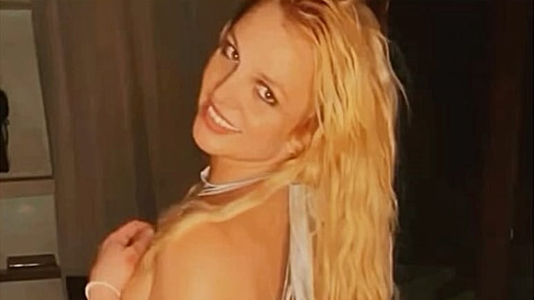 Balenciaga lanza colección limitada junto a Britney Spears: precios, dónde comprar y todo lo que debes saber