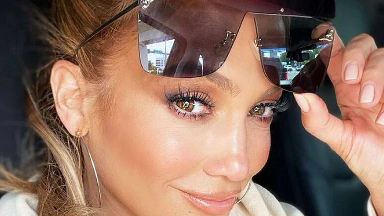 Jennifer Lopez luces el ‘honey lemon’, la tendencia de rubios para morenas