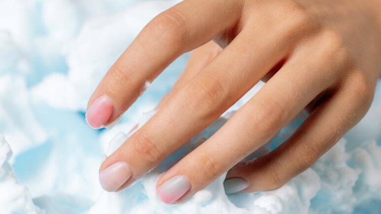 Uñas de acrílico cortas: Mascarilla de gelatina casera para fortalecerlas
