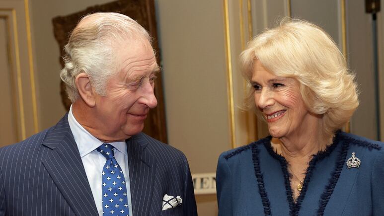 Reyes de Inglaterra, camilla parker y carlos III en Palacio de Buckingham