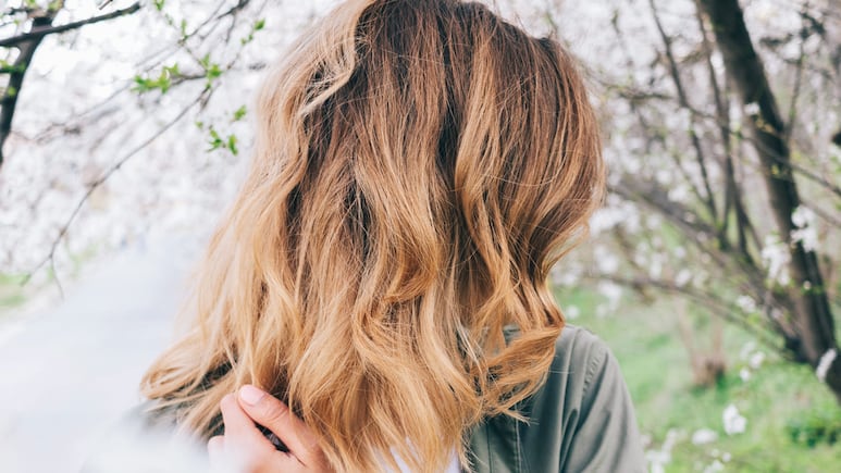 Cabello maltratado después de decoloración