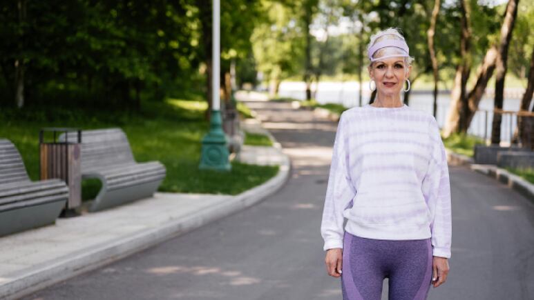 5 ejercicios ideales que ayudan a tonificar piernas para mujeres de 50 años