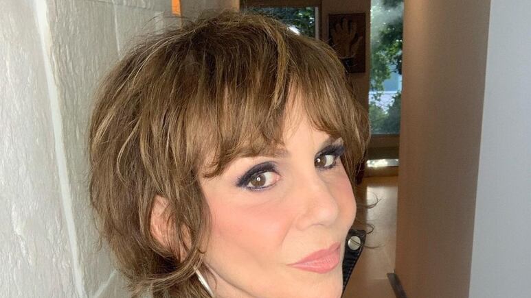 Rebecca Jones ingresa al hospital a causa del cáncer que padece