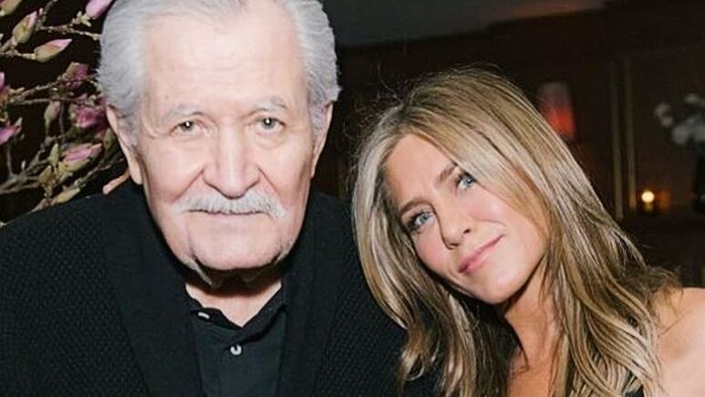 Jennifer Aniston comparte emotivo mensaje tras la muerte de su padre John Aniston