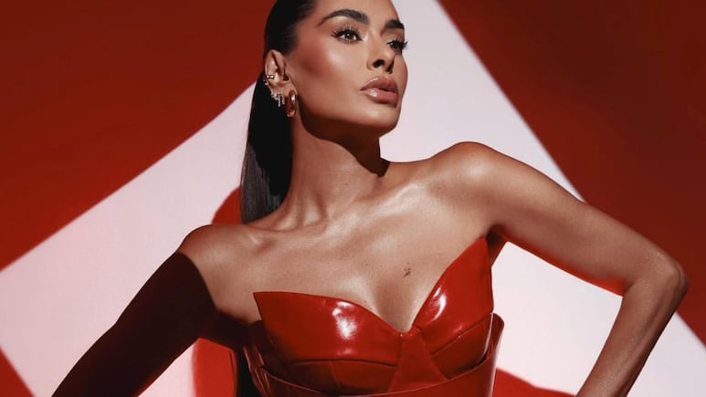 Galilea Montijo con vestido rojo en La Casa de los Famosos 3