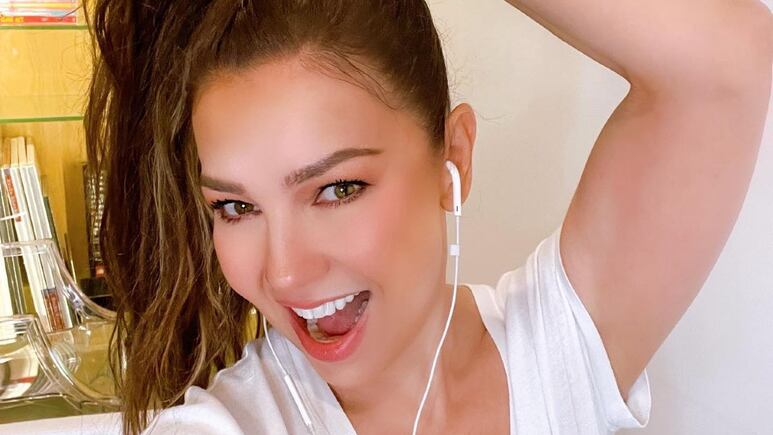 Thalía revela truco para cuidar la piel en verano y no tener arrugas en la cara a los 50