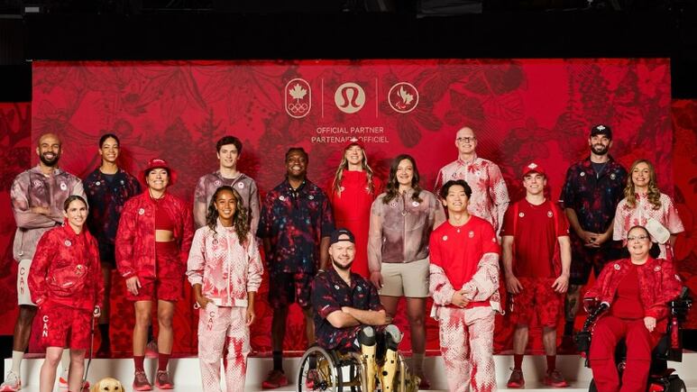 París 2024 deslumbra con un desfile de atletas y grandes diseños para los Juegos Olímpicos