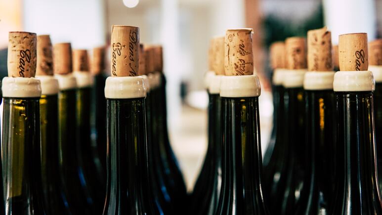 DIY: Recicla botellas de vino con 3 ideas novedosas
