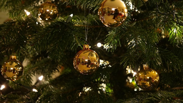 DIY: 5 manualidades FÁCILES para hacer esferas navideñas en casa