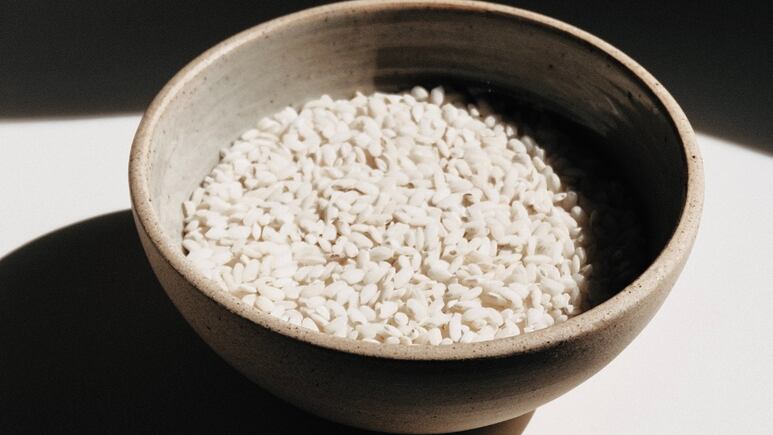 Piel de porcelana: Haz esta mascarilla japonesa con arroz para quitarte años de encima