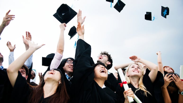 Más allá de los Diplomas… Las amistades después de la graduación