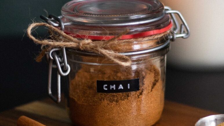 Piel de porcelana: Haz tu propio exfoliante casero con chai y vainilla para eliminar suciedades e impurezas