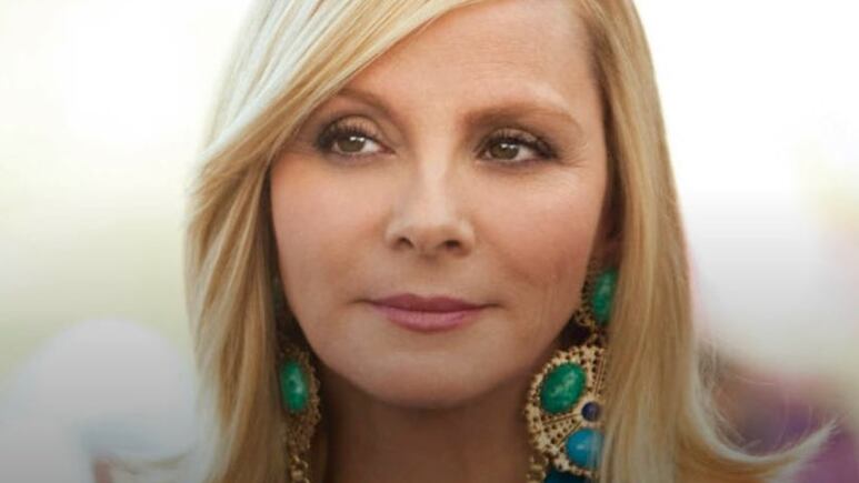 ¡Samantha Jones de regreso! Kim Cattrall usa atrevido bikini que define el abdomen