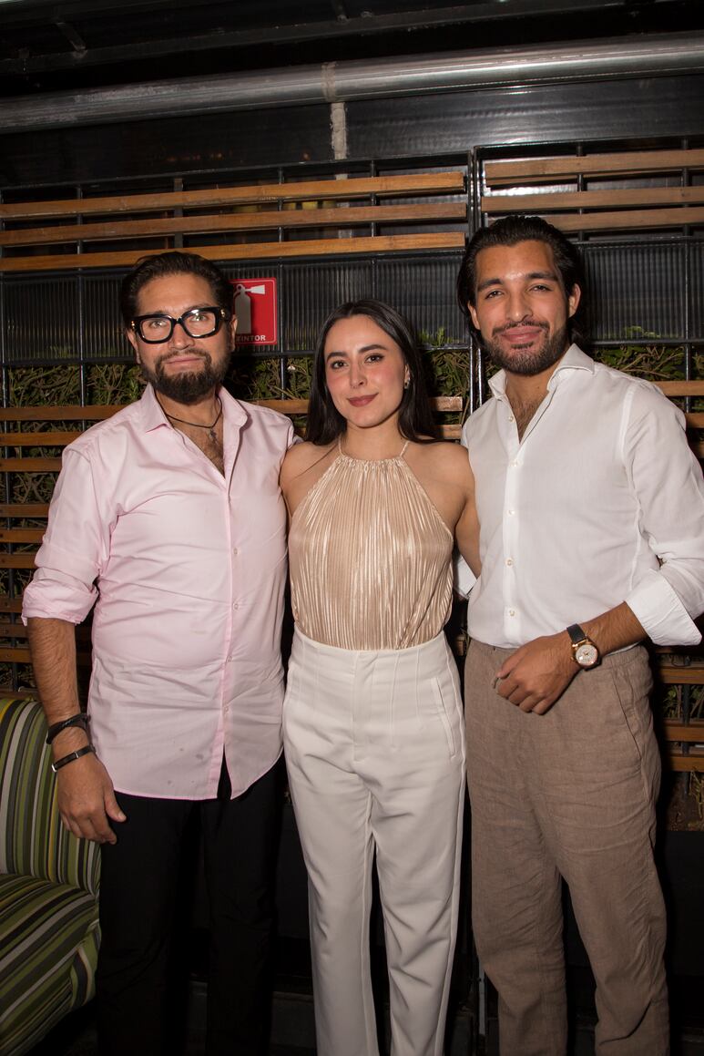 Oscar Flores, Fernanda Mondragón, Abdag Flores.