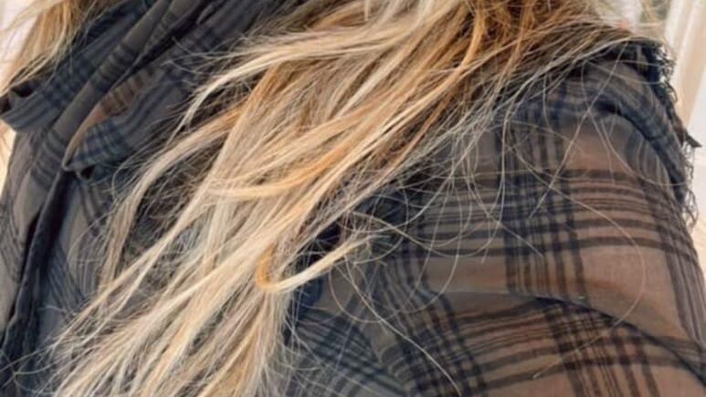 Jennifer Lopez presume vestido vintage lencero y con escote en la espalda perfecto para verano